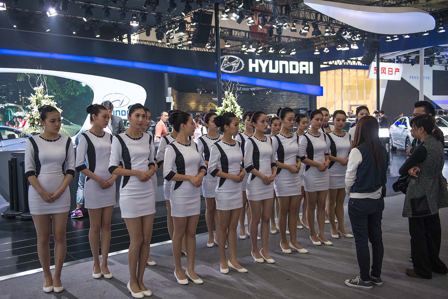 北京礼仪公司如何挑选合适的礼仪小姐!